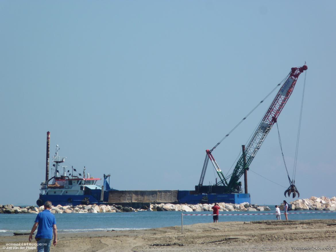 Fernando - Hopper Dredger vessel registered in Italy