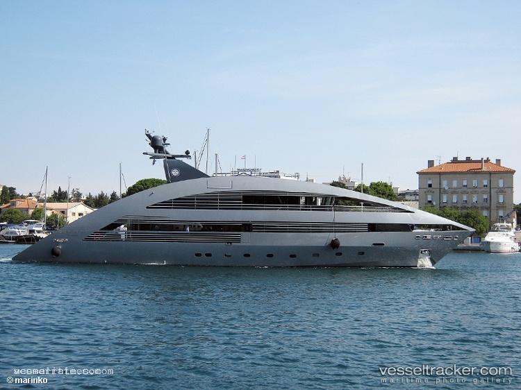 Ocean-Sapphire - Service Ship vessel registered in United Kingdom