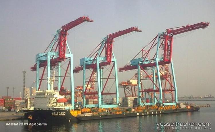 Hanjin-Pioneer - Heavy Load Carrier vessel registered in South Korea
