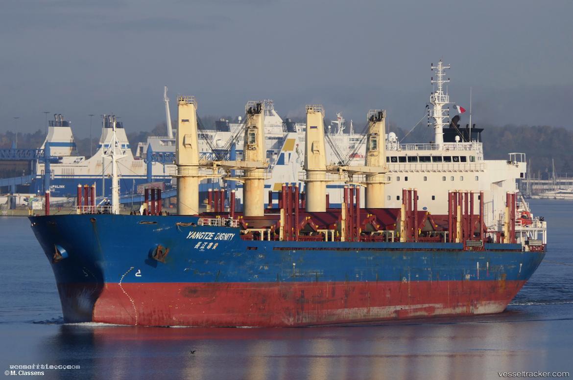 Yangtze-Dignity - Bulk Carrier vessel registered in Hong Kong