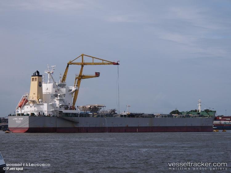 Lyric-Star - Bulk Carrier vessel registered in Bahamas