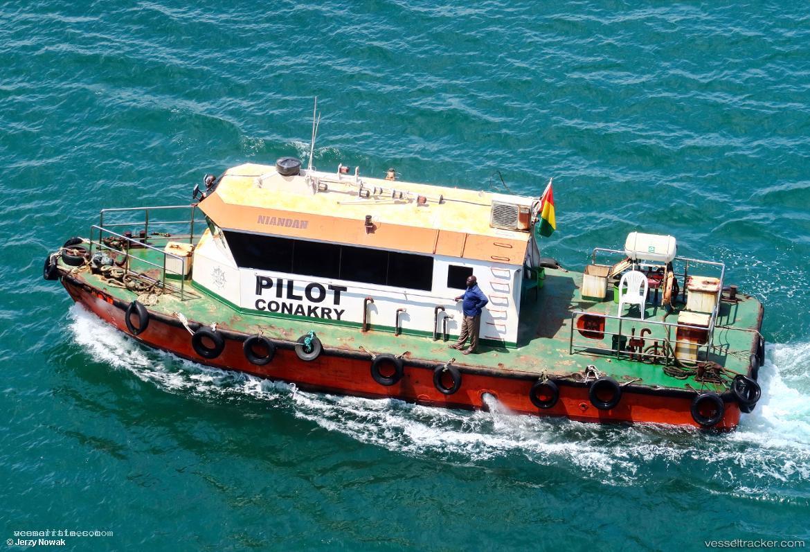 Niandan - Tug vessel registered in Burkina Faso