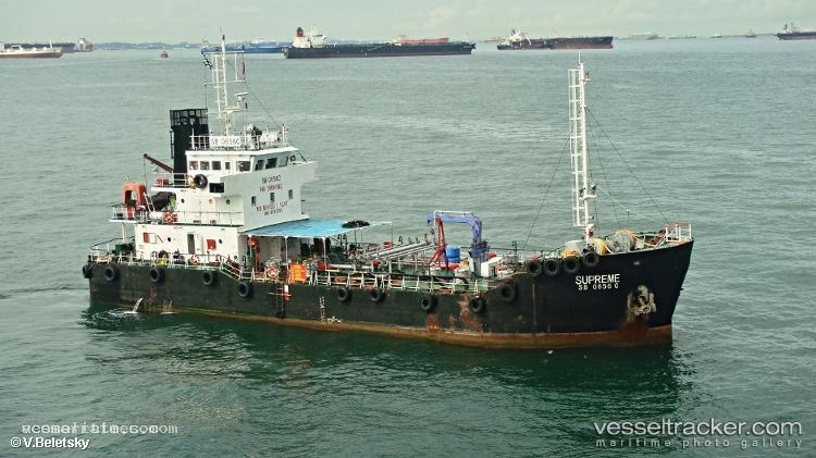 Supreme - Service Ship vessel registered in Singapore