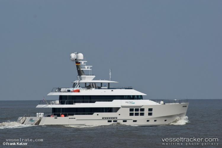 Big-Fish - Service Ship vessel registered in Marshall Islands