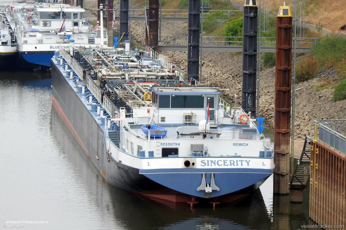 Sincerity - Oil Products Tanker vessel registered in Singapore