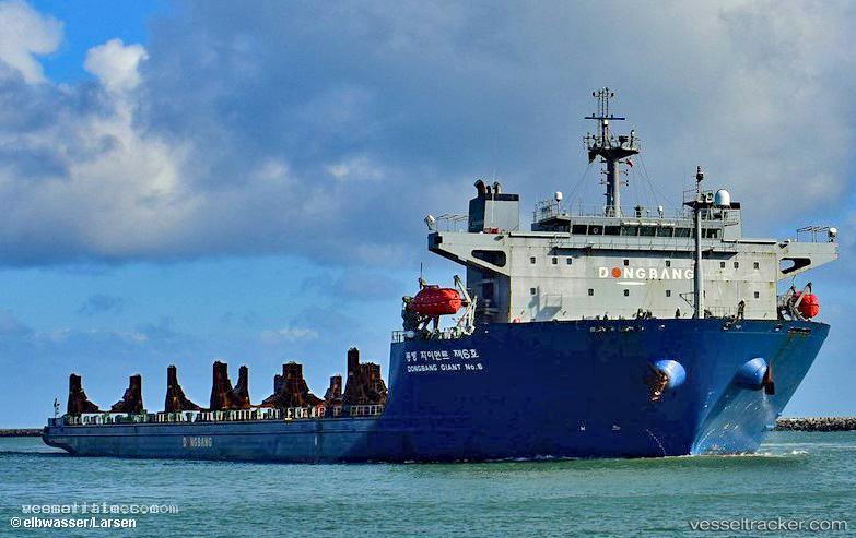 Dongbang-Giant-No.6 - Heavy Load Carrier vessel registered in South Korea
