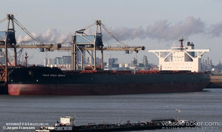 Shandong-Da-Zhi - Ore Carrier vessel registered in Hong Kong