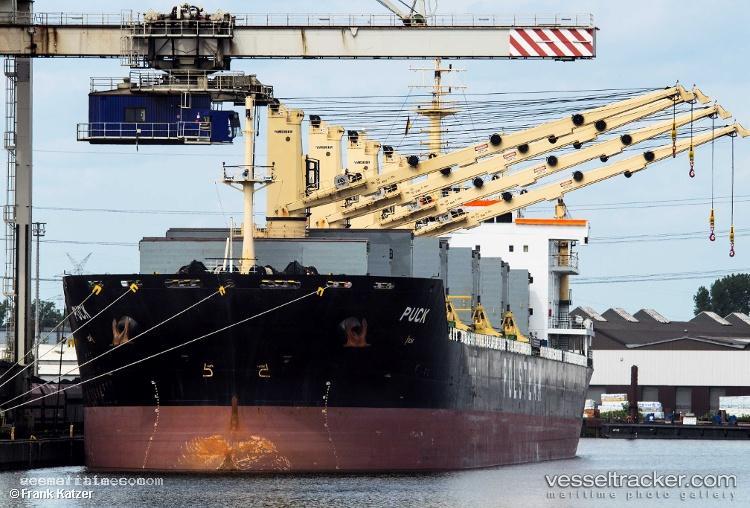 Puck - Bulk Carrier vessel registered in Bahamas