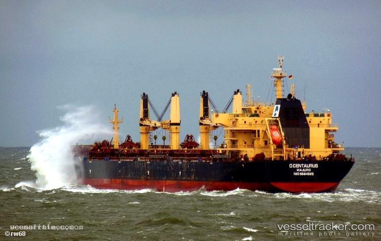 Xin-Hai-Tong-33 - Bulk Carrier vessel registered in Marshall Islands