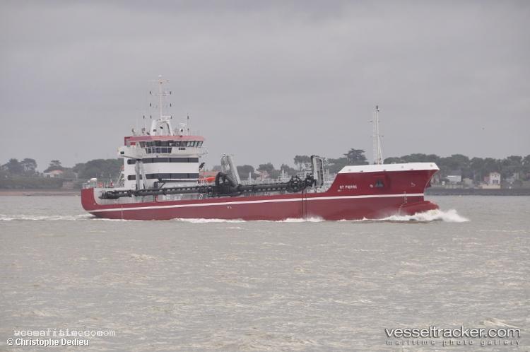 St-Pierre - Hopper Dredger vessel registered in France