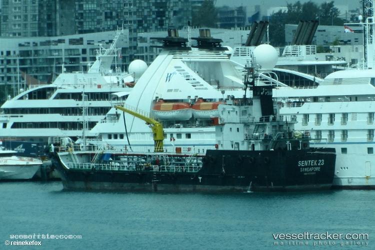 Merlion-23 - Oil Products Tanker vessel registered in Singapore