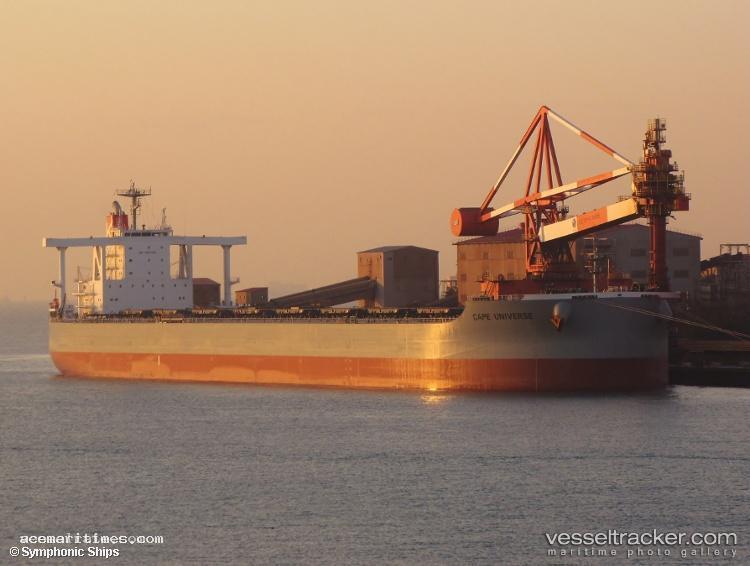 Cape-Universe - Bulk Carrier vessel registered in Panama