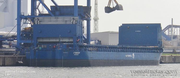 Chaconia - Bulk Carrier vessel registered in Liberia