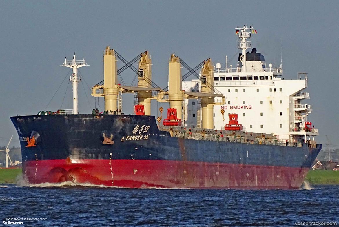 Yangze-32 - Bulk Carrier vessel registered in Liberia