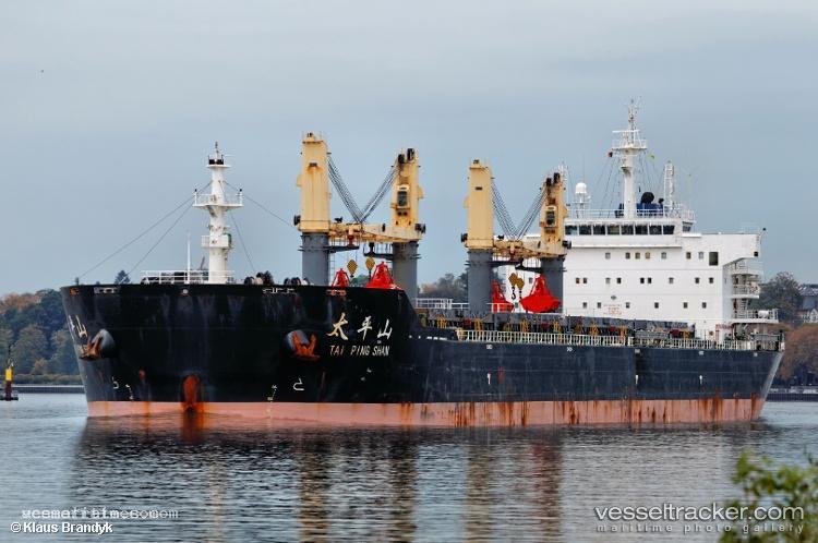 Xin-Hai-Tong-51 - Bulk Carrier vessel registered in Hong Kong