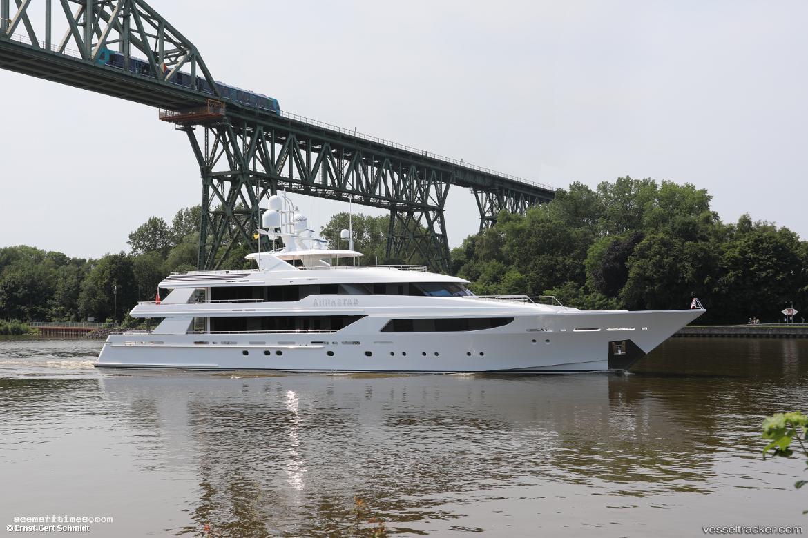 Annastar - Service Ship vessel registered in Cayman Islands