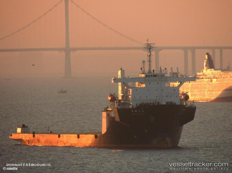 Hua-Tuo - Heavy Load Carrier vessel registered in China