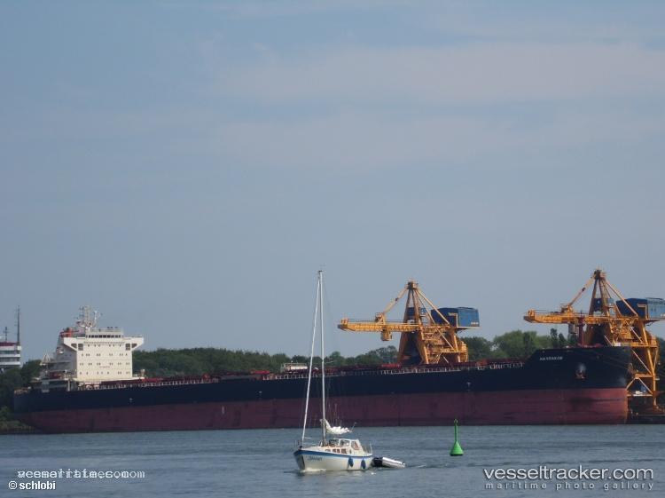Xin-Hai-Tong-807 - Bulk Carrier vessel registered in Marshall Islands