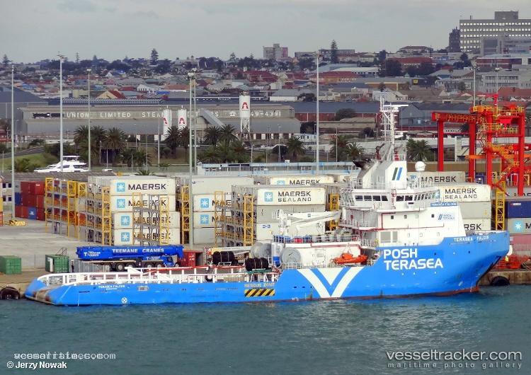 Posh-Falcon - Service Ship vessel registered in Singapore