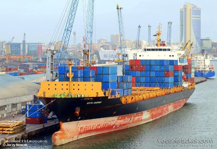 Kota-Gadang - Container Ship vessel registered in Singapore