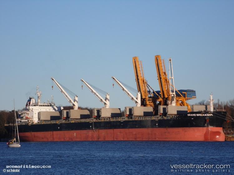 Aquarius-Honor - Bulk Carrier vessel registered in Marshall Islands