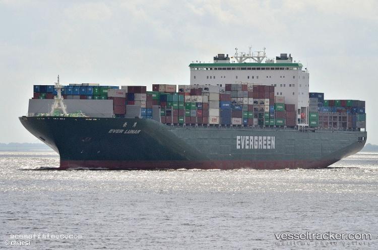 Ever-Lunar - Container Ship vessel registered in Taiwan
