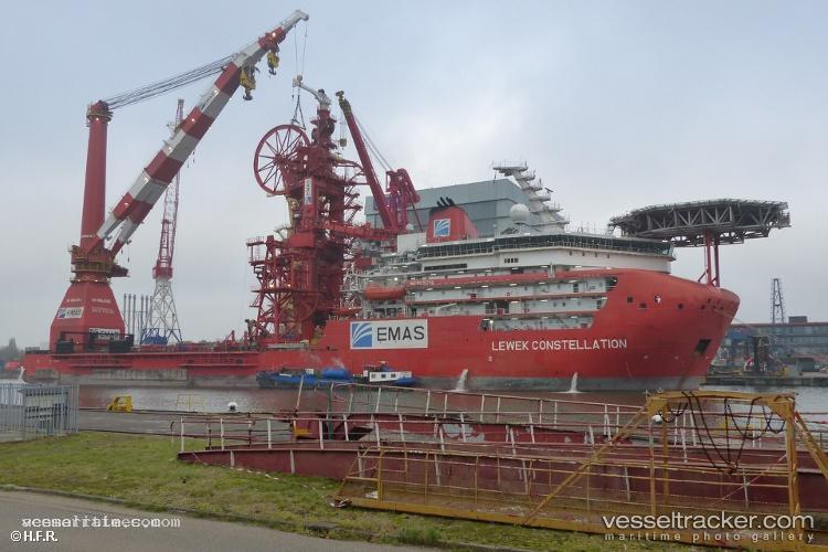 Saipem-Constellation - Pipe Layer vessel registered in Bahamas