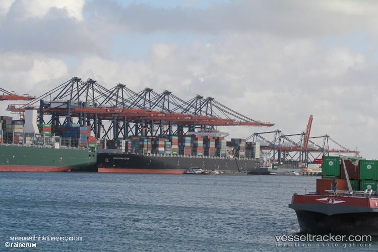 Xiamen-Express - Container Ship vessel registered in Hong Kong