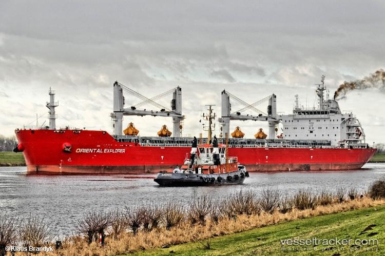 Ausone - Bulk Carrier vessel registered in Marshall Islands