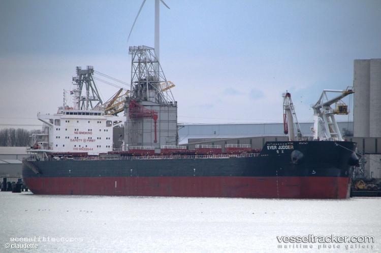 Ratu-Damai - Bulk Carrier vessel registered in Indonesia