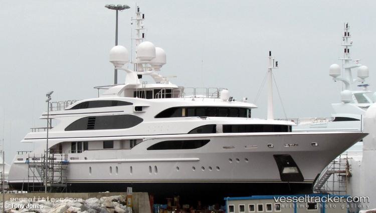 Ocean-Paradise - Service Ship vessel registered in Malta