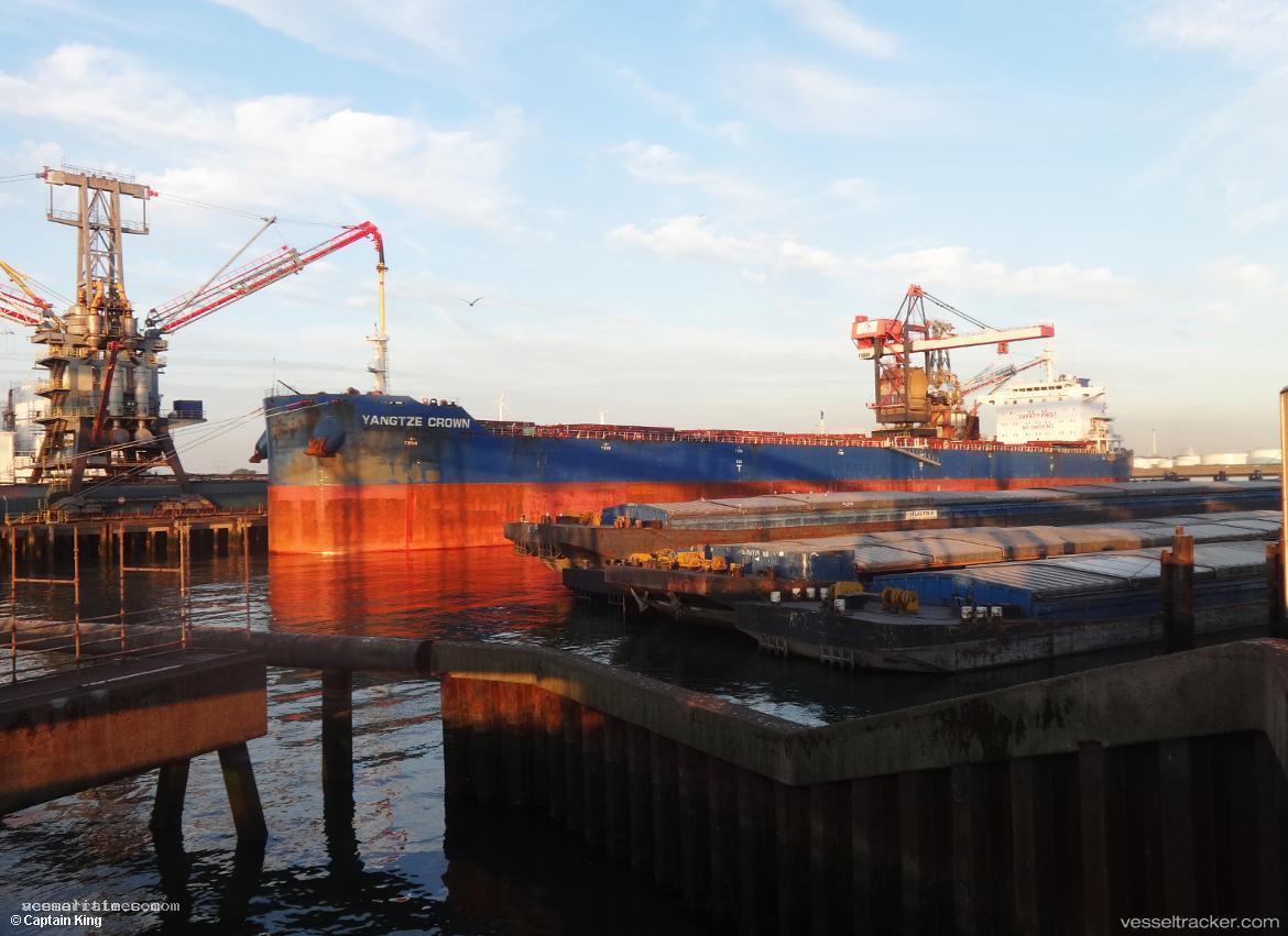 Yangtze-Crown - Bulk Carrier vessel registered in Marshall Islands
