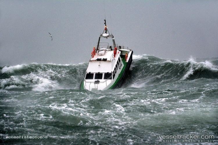 Dolphin-No.23 - Tug vessel registered in India