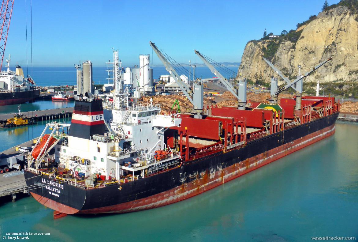 African-Nighthawk - Bulk Carrier vessel registered in Bahamas