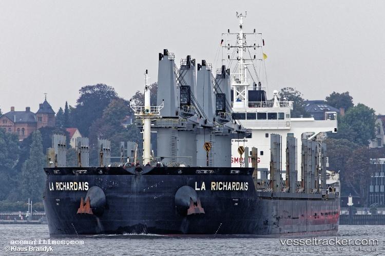 African-Condor - Bulk Carrier vessel registered in Bahamas