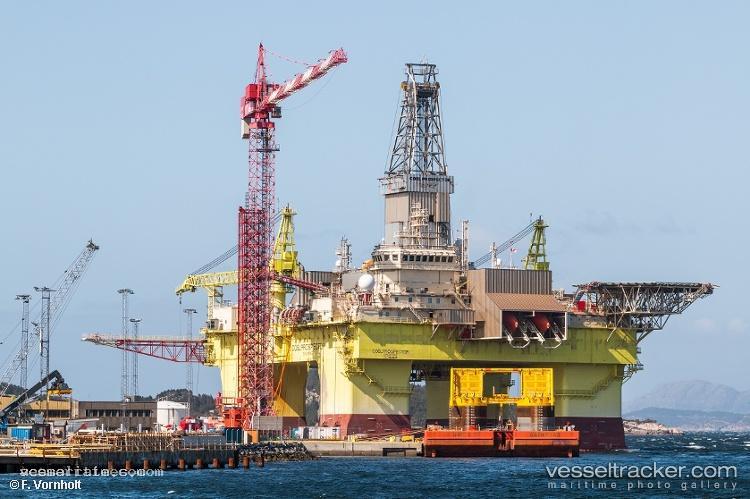 Cosl-Prospector - Drilling Ship vessel registered in Singapore