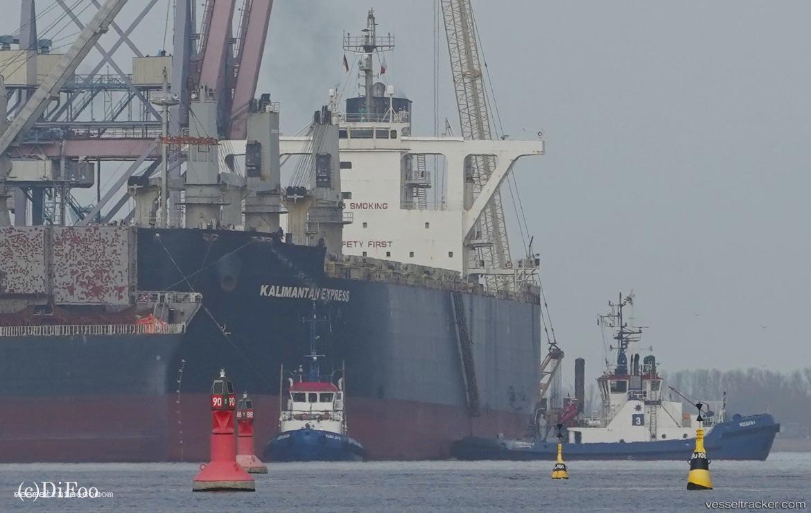 Kalimantan-Express - Wood Chips Carrier vessel registered in Singapore
