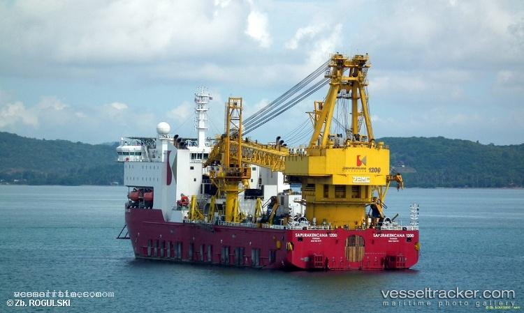 Sapura-1200 - Pipe Layer vessel registered in Panama