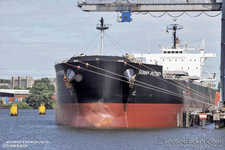 Magic-Pluto - Bulk Carrier vessel registered in Marshall Islands