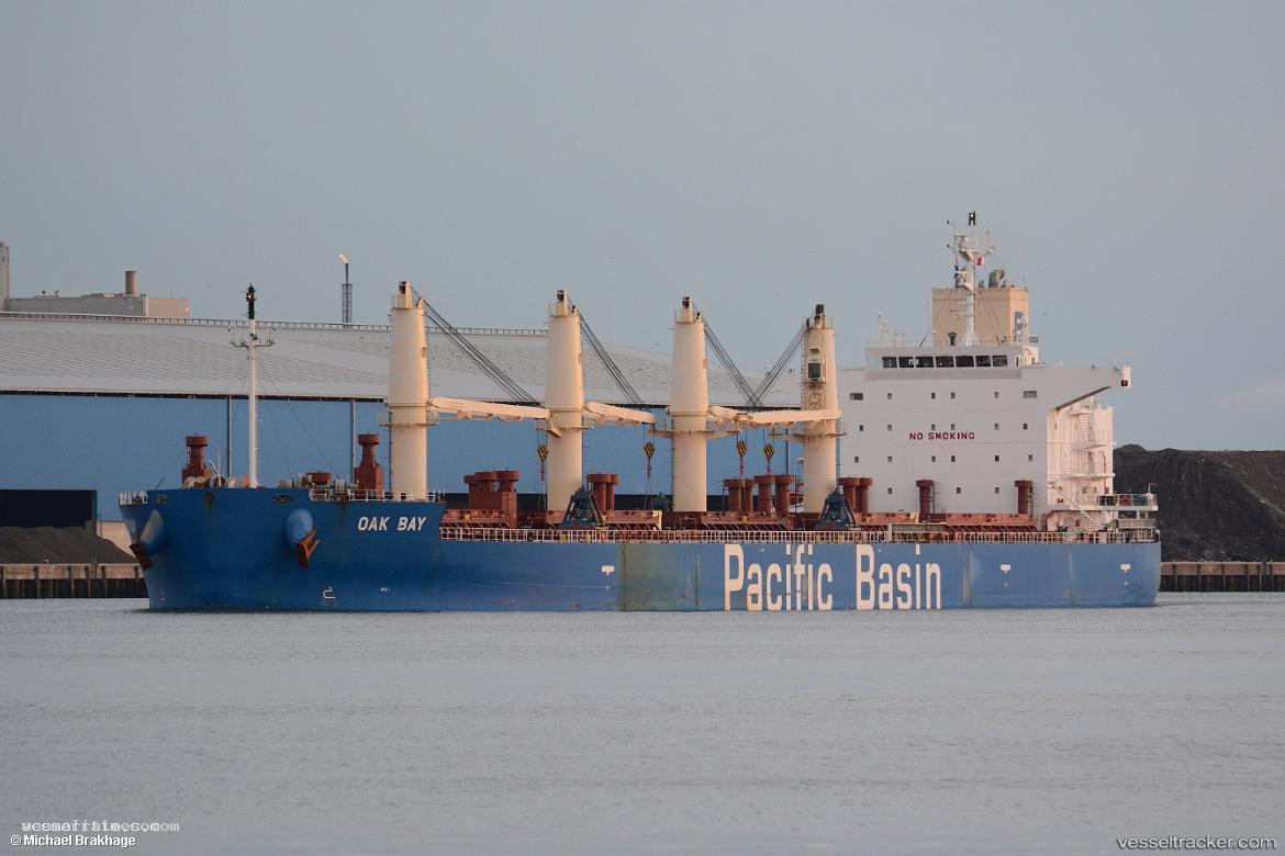 Oak-Bay - Bulk Carrier vessel registered in Hong Kong