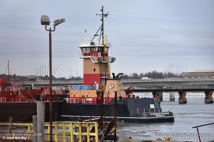 B.-Franklin-Reinauer - Pusher Tug vessel registered in United States of America