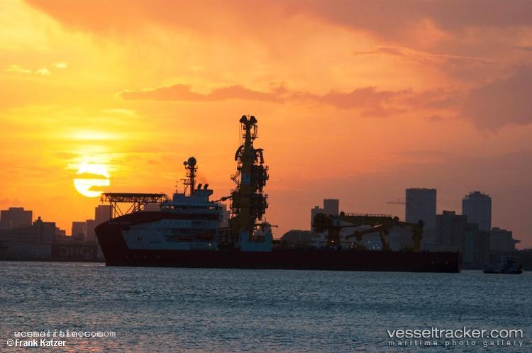 Sapura-Topazio - Pipe Layer vessel registered in Panama