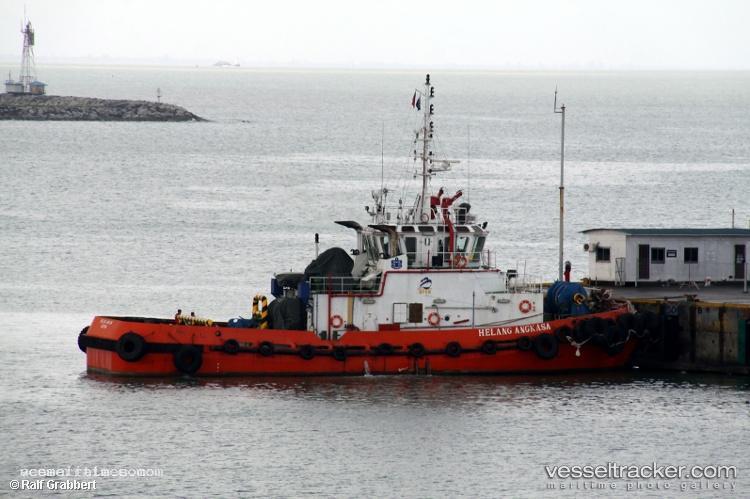 Helang-Angkasa - [tug.fire_fighting_tug]