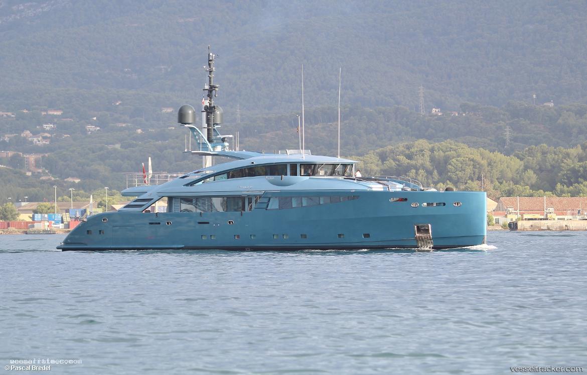 Queen-Alla - Service Ship vessel registered in Malta