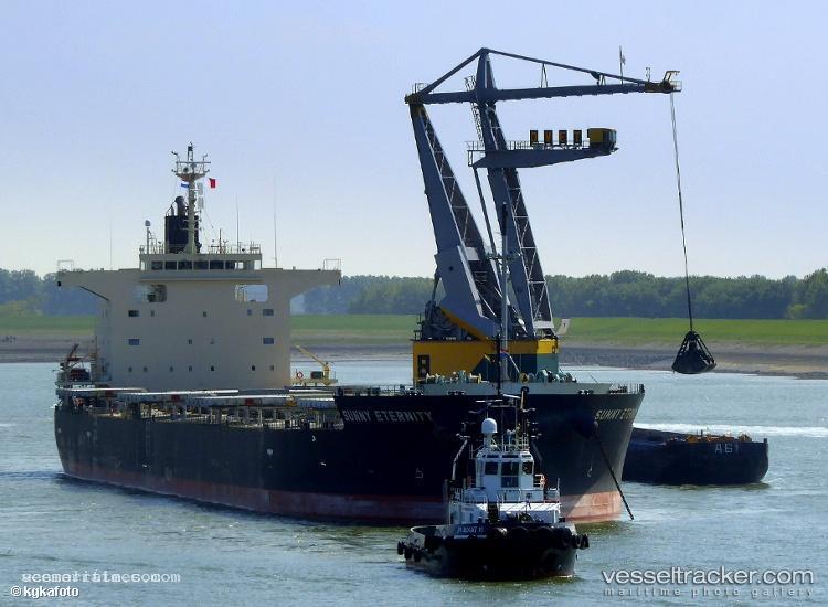 Christina-V - Bulk Carrier vessel registered in Liberia