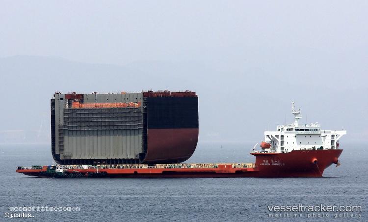Dongbang-Giant-No8 - Heavy Load Carrier vessel registered in Liberia