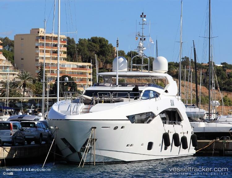 Sia - Service Ship vessel registered in Cayman Islands