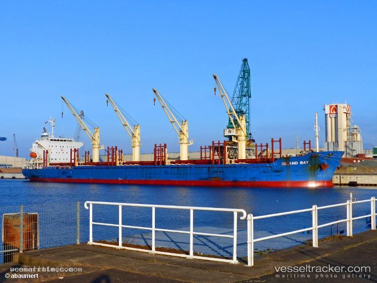 Island-Bay - Bulk Carrier vessel registered in Hong Kong
