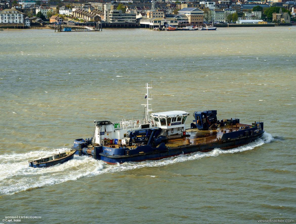 London-Titan - Work Repair Vessel vessel registered in United Kingdom