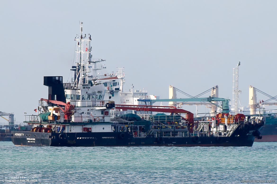 Honesty - Oil Products Tanker vessel registered in Singapore